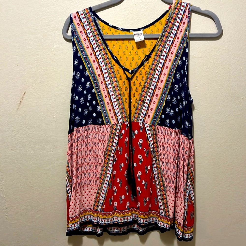 Lovely Bila multi color/pattern sleeveless tunic made in India. Size M.